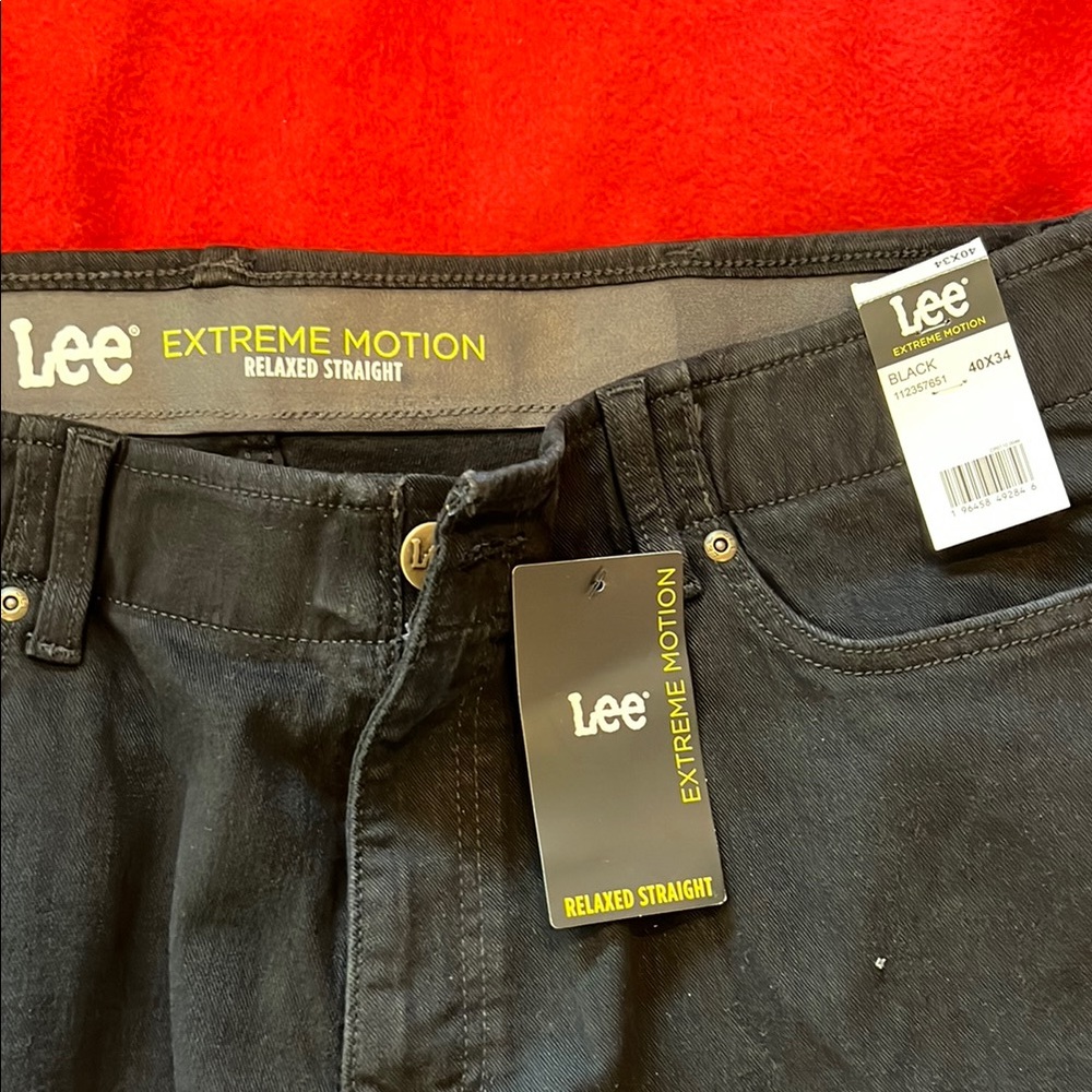 ONLY $10 Lee Men's Black Extreme Motion Relaxed Straight Jeans - Picture 2 of 6
